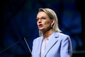 豪野党、党首を「解任」