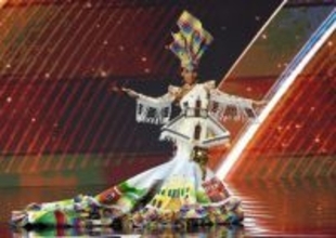 きらびやかに美を競う