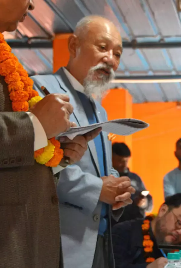 笹川氏、ハンセン病集落訪問