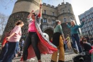 女性の権利訴えるスト