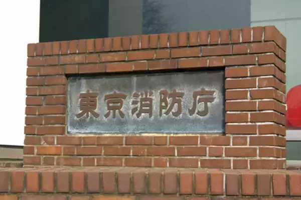 東京・北区の小学校で火災＝「音楽室から煙」、１１人けが―ストーブの情報も