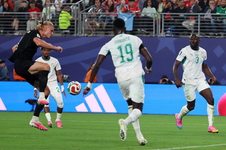 ハーランドの自身２点目　Ｗ杯サッカー