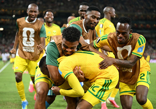 南アフリカ競り勝つ　Ｗ杯サッカー