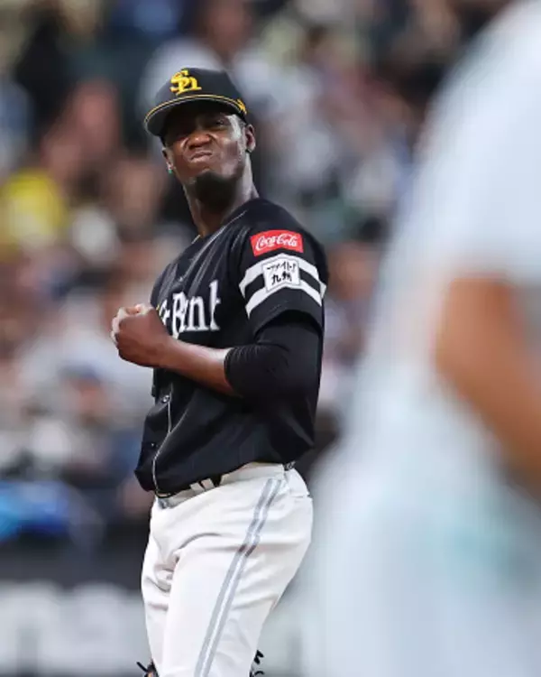 厳しい表情のモイネロ　プロ野球