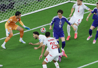 先制ゴールを決める鎌田　Ｗ杯サッカー