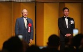 あいさつする落合さん　プロ野球