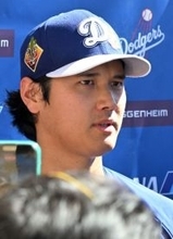 取材に応じる大谷　大リーグ