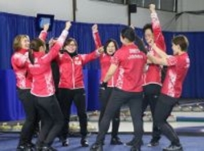 喜ぶ日本女子チーム