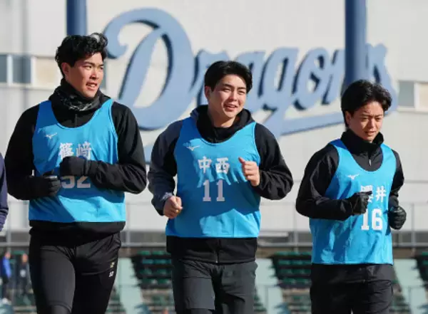 笑顔を見せる中西ら　プロ野球