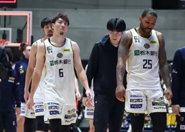 引き揚げる比江島ら　バスケット天皇杯