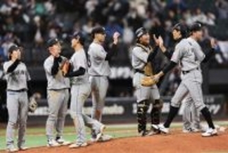 喜ぶロッテナイン　プロ野球