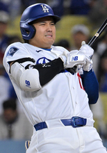 大谷、無安打で途中交代　大リーグ