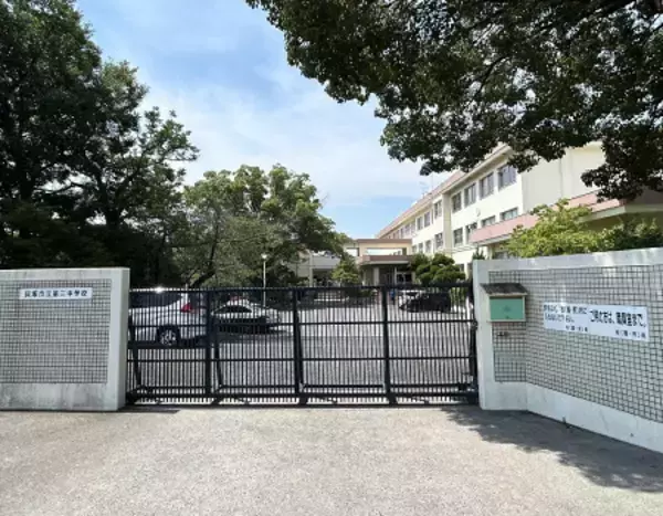 中学校でスプレー噴射