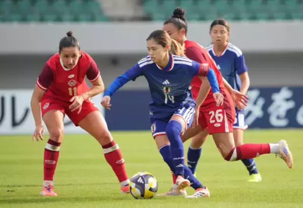 攻め込む長谷川　サッカー