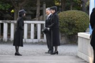 両陛下、百合子さまの墓参