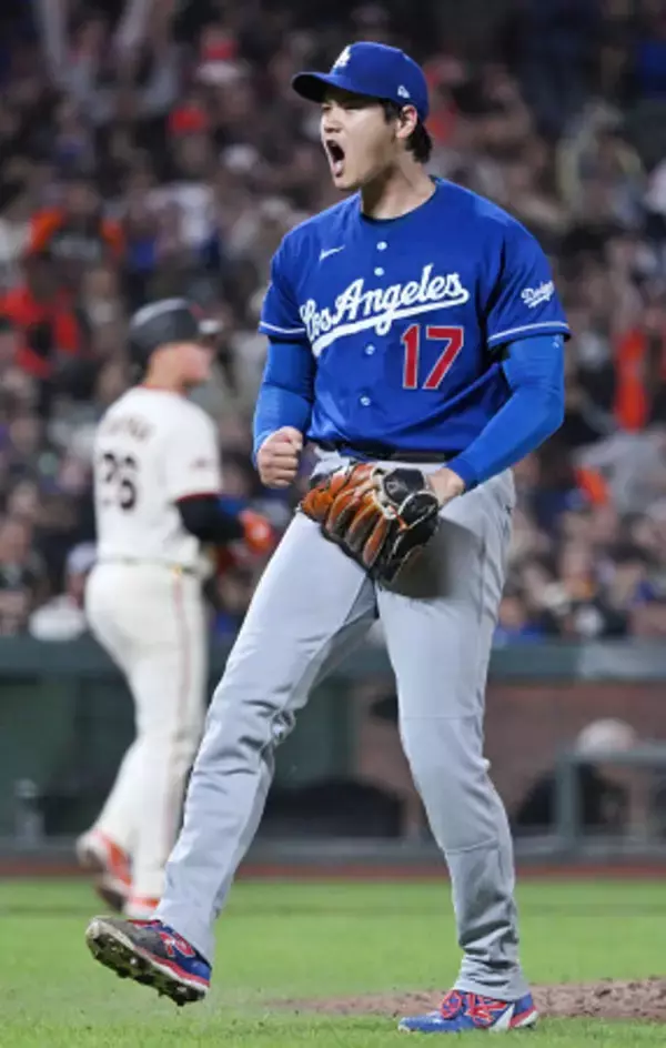 雄たけびを上げる大谷　大リーグ