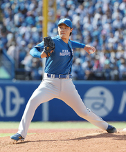 力投する山崎　プロ野球