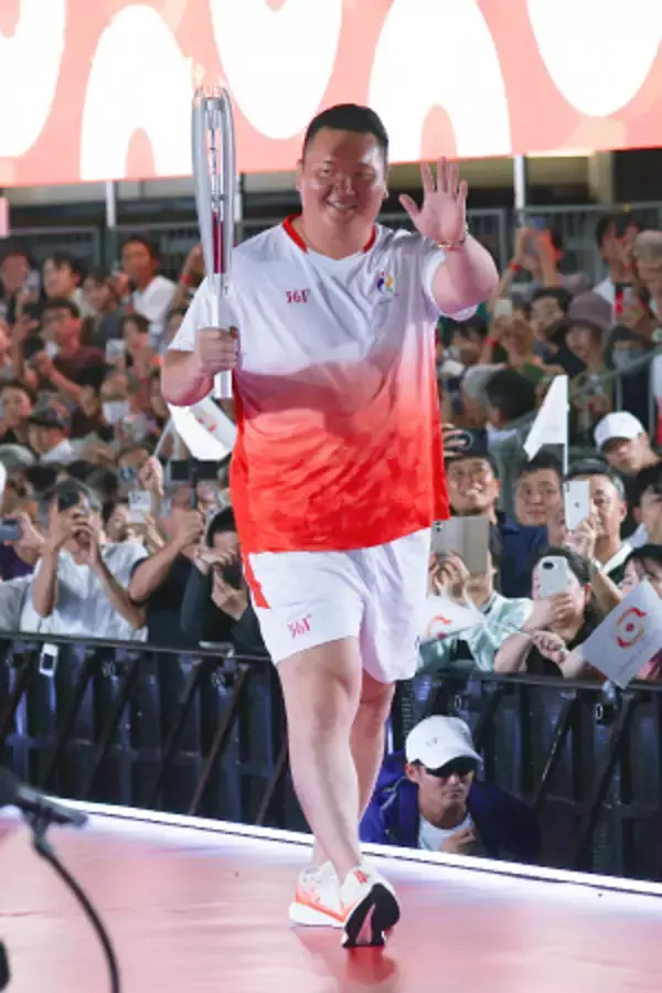 聖火リレーの白鵬さん　アジア大会