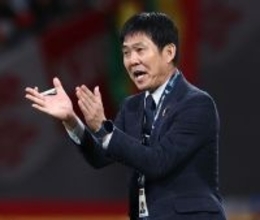 声を出す森保監督　サッカー