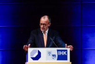 演説するメルツ独首相