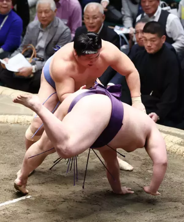 若隆景の突き落とし