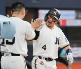 「迎えられる森友　プロ野球」の画像1