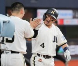 迎えられる森友　プロ野球