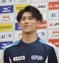 取材に応じる橋本