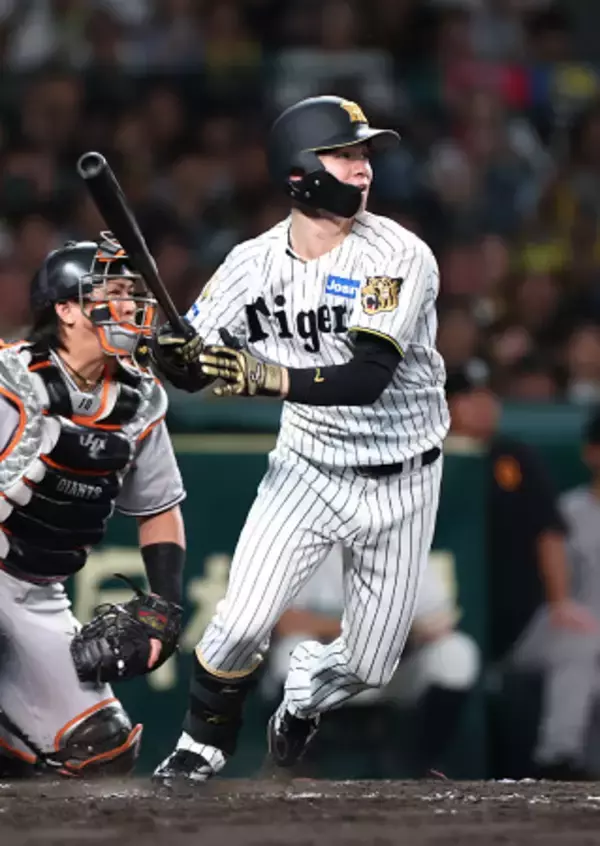 ２点適時打を放つ中野　プロ野球