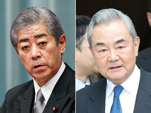 岩屋前外相、中国外相と面会