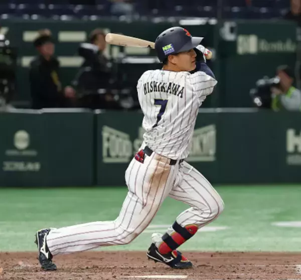 西川の同点打　野球