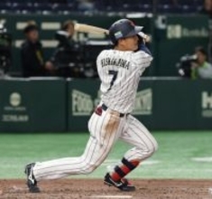 西川の同点打　野球