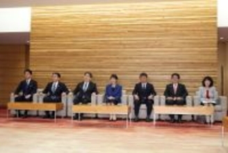 「強い経済」実現へ２１．３兆円