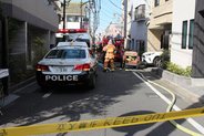 強制執行の２人刺される＝６０代男性死亡、住人の男逮捕―警視庁