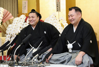 元鶴竜、大関復帰へ導く＝霧島の再起後押し―大相撲