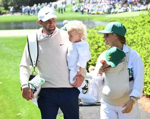 シェフラー、家族と共に＝「最年少」次男も話題―マスターズゴルフ
