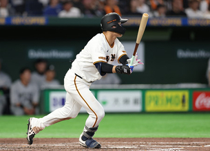中山の３点二塁打　プロ野球