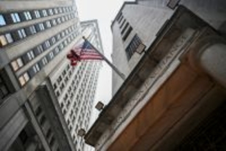 ＮＹ株反落、７９７ドル安＝米利下げ観測後退で