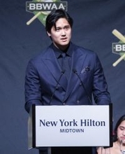 スピーチする大谷　大リーグ