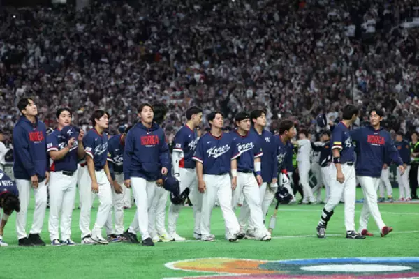 敗れた韓国ナイン　野球