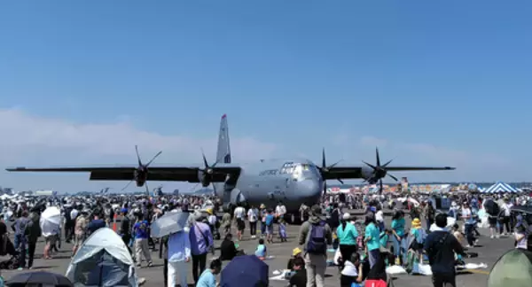 オスプレイ展示、空挺降下も＝米軍横田基地で友好祭―東京