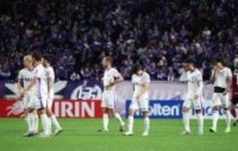 肩を落とす広島イレブン