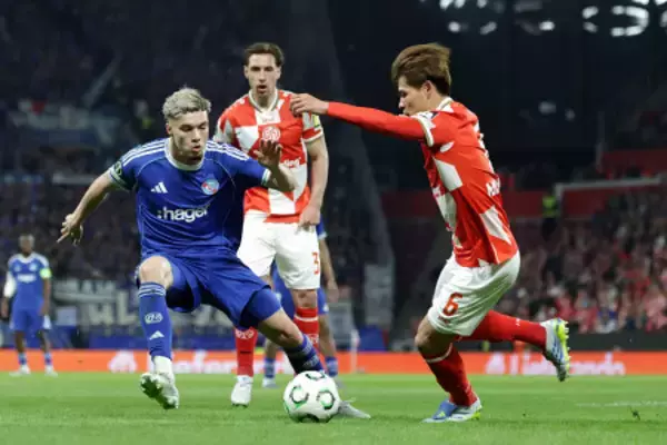 競り合う佐野海　サッカー