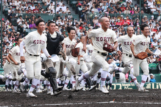 緊張感乗り越え、３４年ぶり＝拓大紅陵、ＯＢの思い背負い―高校野球