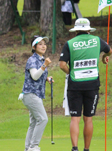 青木瀬令奈が首位発進