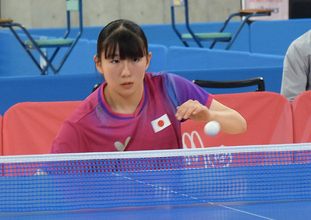 プレーする山田萌　デフリンピック