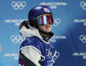 厳しい表情の荻原　五輪