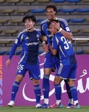 喜ぶイェンギ　ＡＣＬサッカー