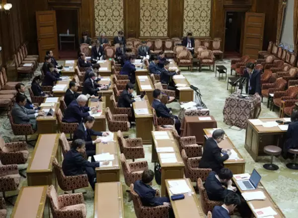 政府「外国工作に効果的対策」