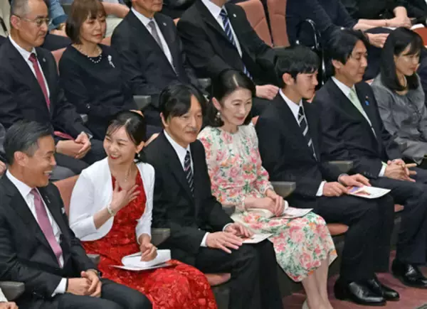 秋篠宮ご一家、パラグアイ演奏会に＝東京